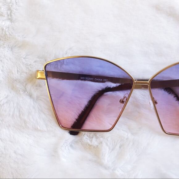 Aubrey Purple Gradient Oversized Sunglasses - Picture 3 of 8